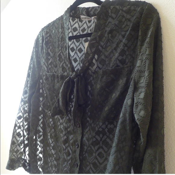 Tie neck blouse - Picture 3 of 3